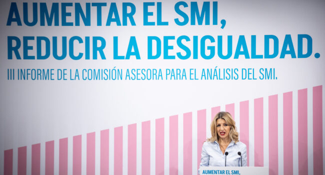 Yolanda Díaz recibe el III informe de la Comisión Asesora para el SMI y lo define como “una herramienta de justicia social que transforma vidas”