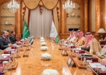 Arabia Saudita recibe a delegación de gobierno sirio dirigido por grupo terrorista