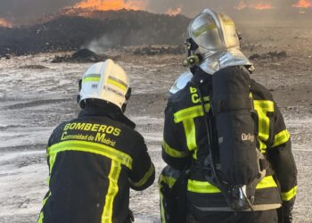 El Cuerpo de Bomberos de la Comunidad de Madrid reduce la respuesta operativa por falta de trajes de sustitución