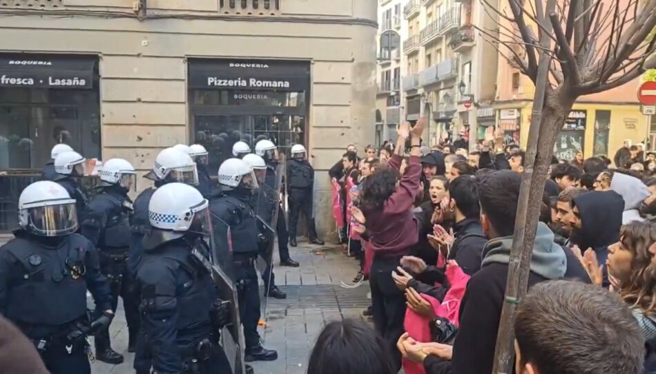 Guàrdia Urbana y los Mossos cargan violentamente contra los concentrados y desalojan la Antiga Massana sin notificación previa