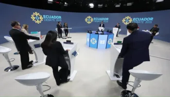 Candidatos presidenciales de Ecuador asisten al debate electoral