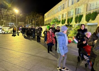 Acampada por Palestina critican el rechazo del alcalde a homenajear a los niños palestinos en el Belén del Ayuntamiento