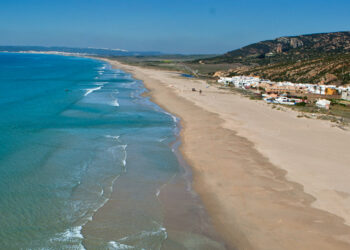 SUMAR Cádiz respalda las reivindicaciones ecologistas y denuncia la especulación urbanística en Zahara de los Atunes