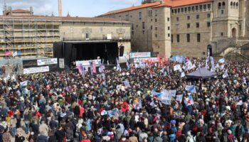 «O Obradoiro énchese do clamor unánime en defensa da nosa lingua»