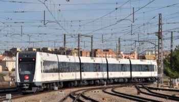 La plantilla de Ferrocarriles de la Generalitat Valenciana (FGV) se moviliza por un trabajo y un transporte digno, público y seguro