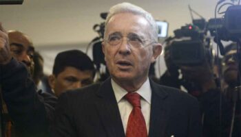 Comenzó en Bogotá juicio de expresidente Uribe por soborno a testigos