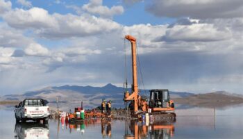 Gerente de litio de Bolivia explica exigencias a empresa china