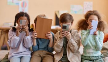 ¿Cómo afecta el uso de dispositivos digitales al desarrollo cognitivo infantil?