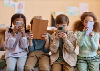 ¿Cómo afecta el uso de dispositivos digitales al desarrollo cognitivo infantil?