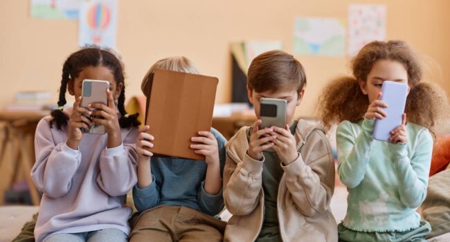 ¿Cómo afecta el uso de dispositivos digitales al desarrollo cognitivo infantil?