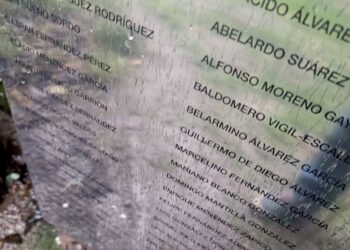 Los noventa nombres de las víctimas de la represión enterradas en el cementerio de Celanova (Orense)