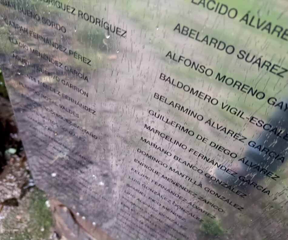 Los noventa nombres de las víctimas de la represión enterradas en el cementerio de Celanova (Orense)