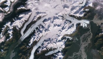 El ritmo de deshielo de los glaciares acelera la pérdida de agua dulce y eleva el nivel del mar