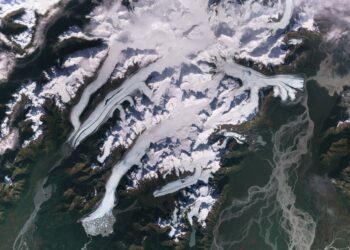 El ritmo de deshielo de los glaciares acelera la pérdida de agua dulce y eleva el nivel del mar