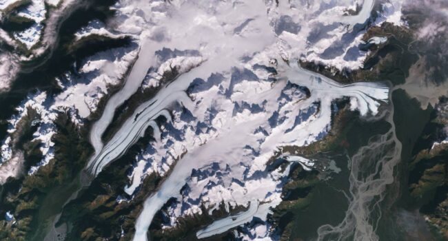 El ritmo de deshielo de los glaciares acelera la pérdida de agua dulce y eleva el nivel del mar