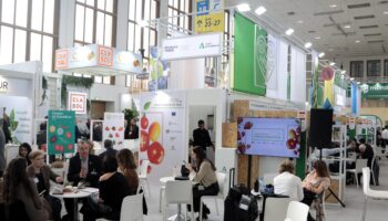 Ecologistas en Acción se moviliza contra el encuentro del lobby hortifrutícola en la feria Fruit Logística en Berlín