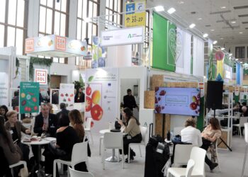 Ecologistas en Acción se moviliza contra el encuentro del lobby hortifrutícola en la feria Fruit Logística en Berlín