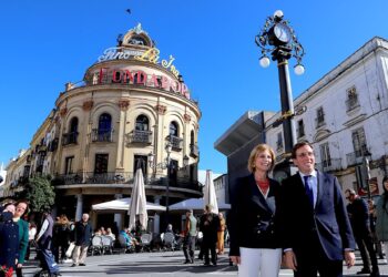 Adelante denuncia el «circo mediático» de la alcaldesa de Jerez con la reapertura de la Plaza de Madrid, calificándolo de «reestreno de Bienvenido Mr. Marshall»