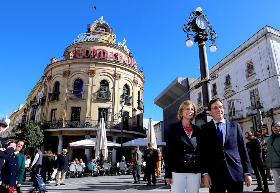 Adelante denuncia el «circo mediático» de la alcaldesa de Jerez con la reapertura de la Plaza de Madrid, calificándolo de «reestreno de Bienvenido Mr. Marshall»