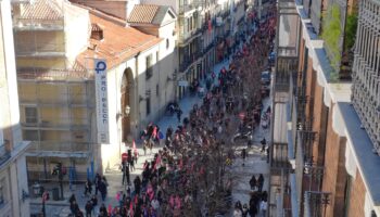 Miles de personas se manifestaron en Madrid en apoyo a Las 6 de La Suiza