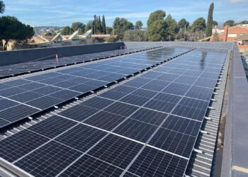 Una iniciativa ciutadana presenta una nova instal·lació fotovoltaica autogestionada a les Franqueses del Vallès