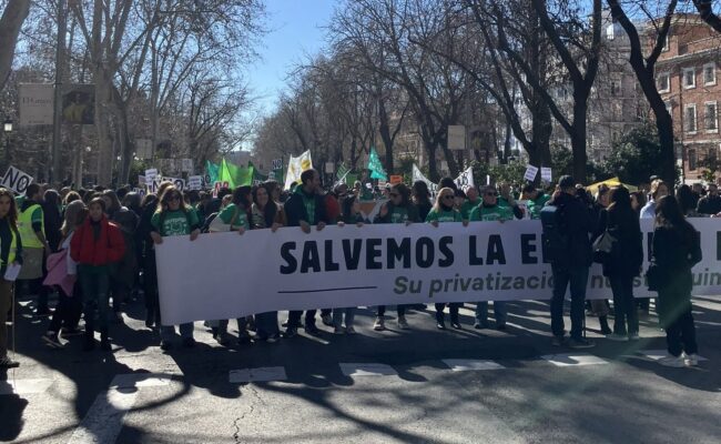 Sindicatos y colectivos recorren las calles de Madrid en defensa de la Educación Pública