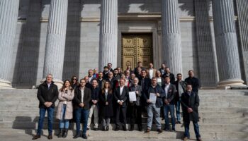 Decenas de alcaldes de IU culpan a PP, Vox y Junts en el Congreso de generar una “crisis sin precedentes” en las cuentas municipales y exigen al Gobierno que derogue ya la ‘ley Montoro’