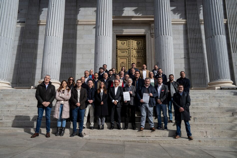 Decenas de alcaldes de IU culpan a PP, Vox y Junts en el Congreso de generar una “crisis sin precedentes” en las cuentas municipales y exigen al Gobierno que derogue ya la ‘ley Montoro’