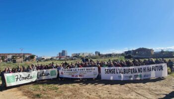 Centenares de personas claman por la restauración coordinada de una Albufera golpeada por la DANA