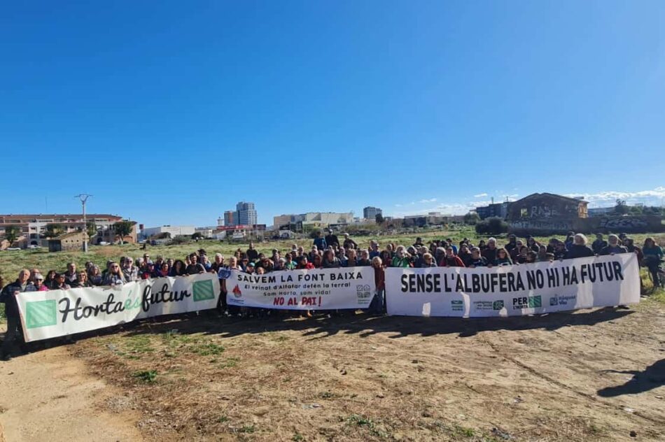 Centenares de personas claman por la restauración coordinada de una Albufera golpeada por la DANA