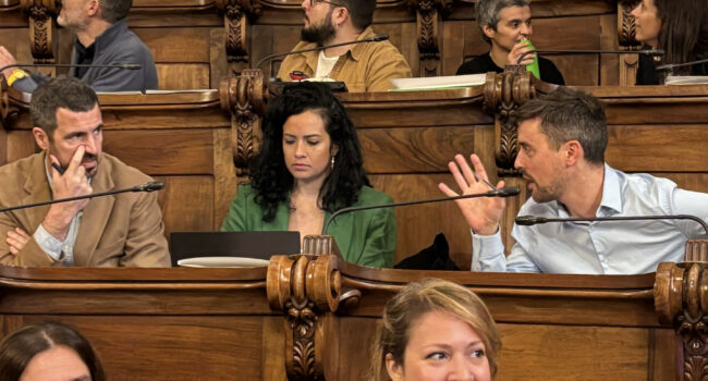 Sanz al PSC: “Són tan perillosos els especuladors com els que no mouen un dit per evitar que s’especuli”