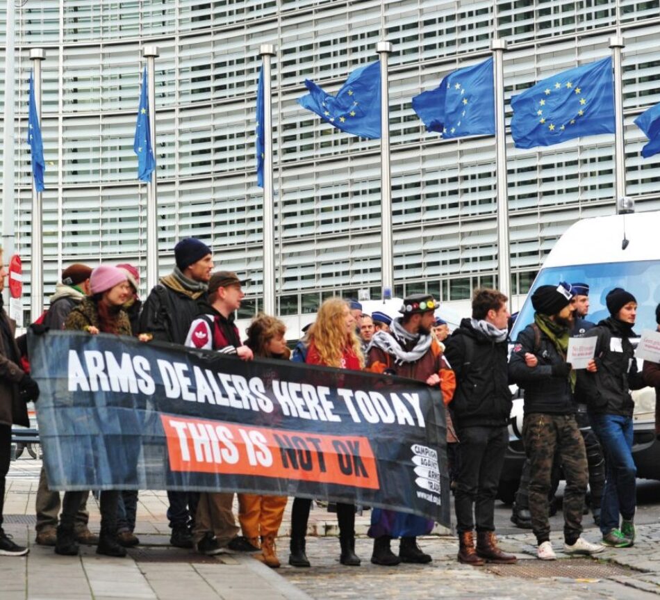 Mientras líderes europeos jalean la inversión de la UE en la industria militar, un informe denuncia la opacidad de los primeros proyectos financiados por el Fondo Europeo de Defensa