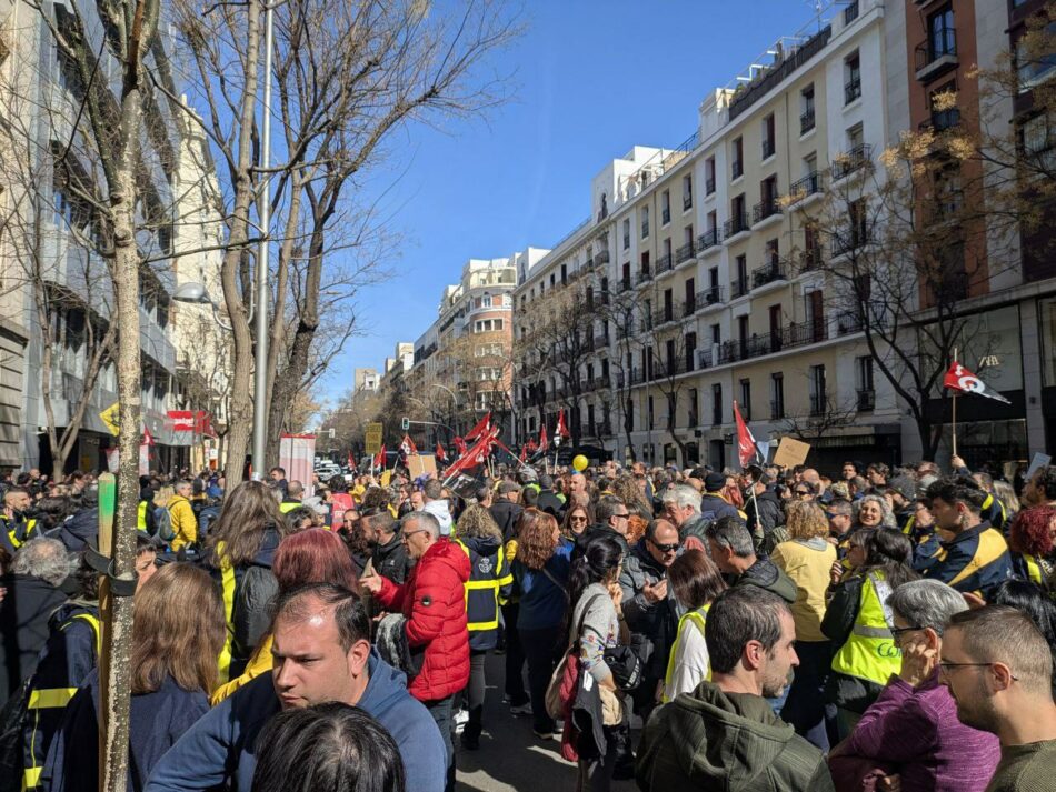 La plantilla de Correos, en huelga, se moviliza contra la firma que modifica el convenio colectivo bajo el lema “No al Acuerdo Marco”