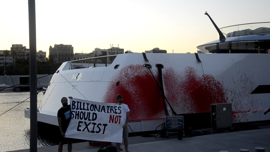 Dos activistas de Rebelión Científica y Rebelión o Extinción son absueltos tras ser juzgados por pintar el megayate «Kaos»