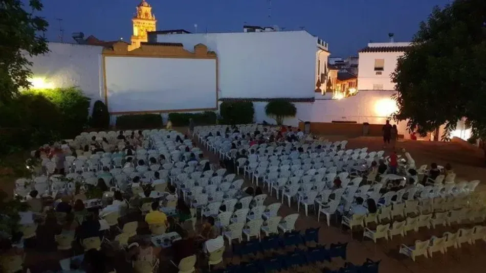 La Plataforma Ciudadana La Filmoteca Se Queda en Medina y Corella ante la iniciativa de convertir el espacio del cine de verano Delicias de Córdoba en un mercado de “street food”