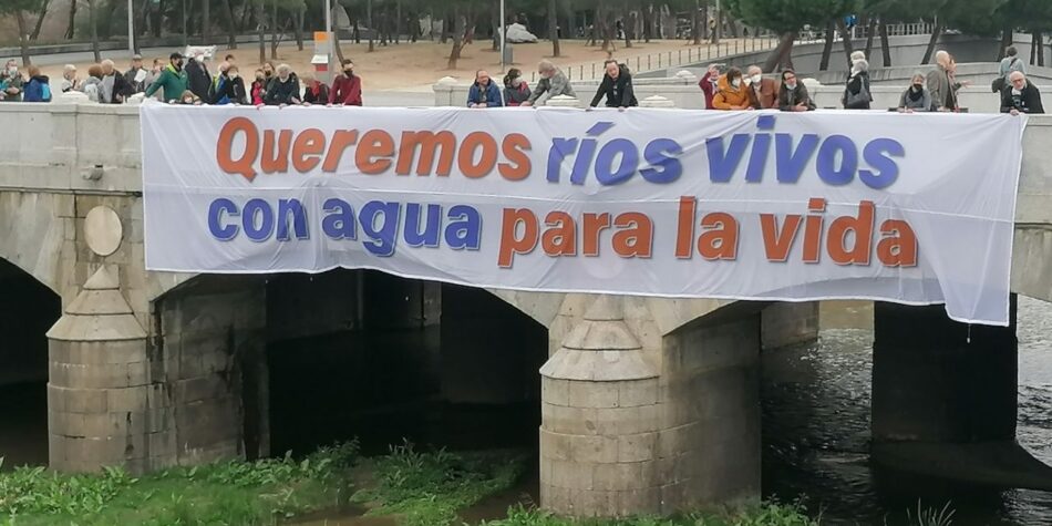 Colectivos madrileños convocan una marcha fluvial por el Día Mundial del Agua en el río Manzanares