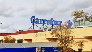 Carrefour Lugo xa ten máis persoal indefinido, agora en froitería e na liña de caixas