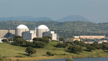 El movimiento antinuclear extremeño se cita en el Ateneo de Cáceres por el cierre de Almaraz y todas las demás