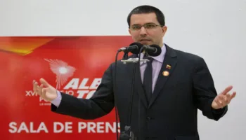 ALBA-TCP cuestiona campos de concentración para migrantes en El Salvador