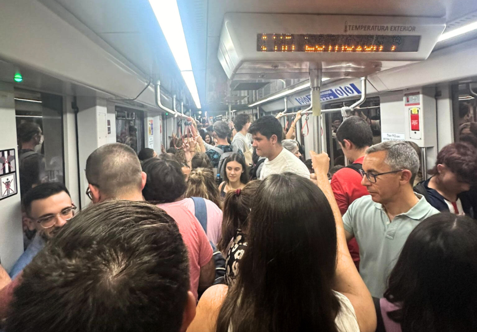 FACUA Sevilla pide aumentar la frecuencia de paso e introducir trenes dobles en el metro de Sevilla